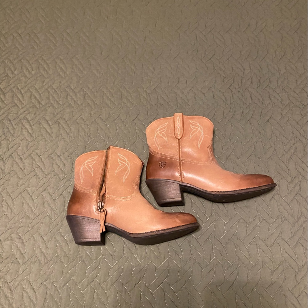 Ariat 7” Darlin Ankle Boots